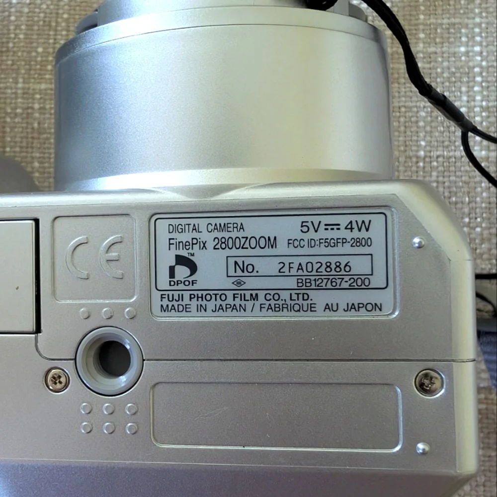 FUJIFILM FINEPIX 2800 MEGAPIXEL 6x OPTICAL ZOOM VIDEO & AUDIO DIGITAL CA…